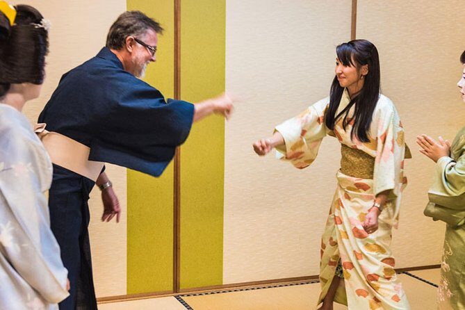 Authentic Geisha Performance with Dinner in Tokyo - Meeting the geisha: conversation, etiquette, and the interpreter’s role