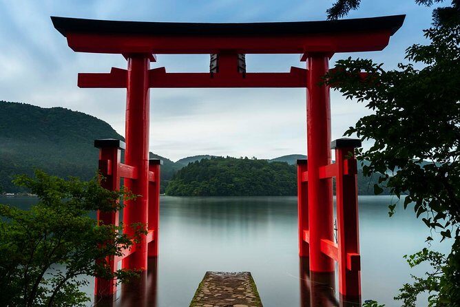 Custom Private Tour in Hakone with a Certified Local Guide - Hakone Shrine and the torii on the water