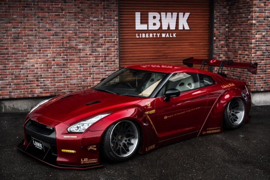 GT-R35 800hp Club Membership - secret underground car meet - Tokyo’s JDM car club night: what you’re really buying