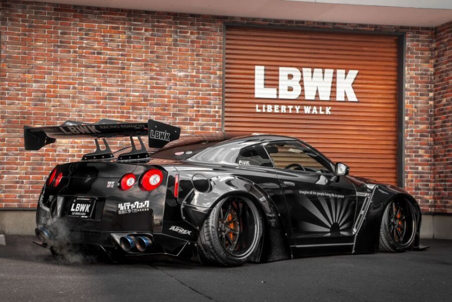 GT-R35 800hp Club Membership - secret underground car meet - Super Autobacs: why this stop matters to car people