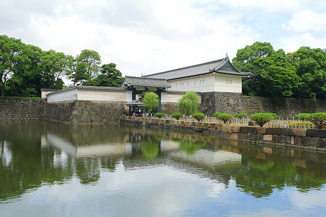 Imperial Palace East Garden and Edo Castle Walking Tour in Tokyo - Who should book this Imperial Palace East Gardens walk?