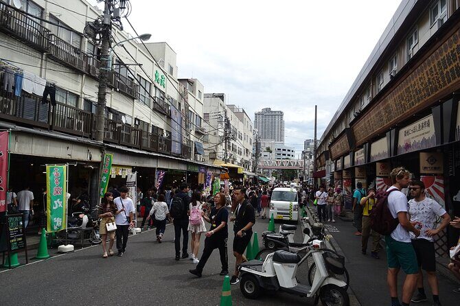 Morning Market Adventure: Toyosu & Tsukiji with Tuna Auction - Why the private English guide changes the whole morning