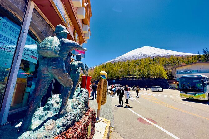 Mt. Fuji, Cherry Blossom & Shiba Sakura Pvt. Day Tour - Stop 2: Chureito Pagoda and the cherry blossom photo payoff