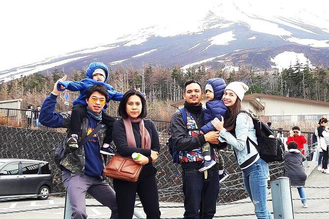 Mt. Fuji & Hakone Private Day Tour with English-Speaking Driver - Oshino Hakkai and Kitaguchi Hongu Fuji Sengen Jinja: Small stops with big payoff