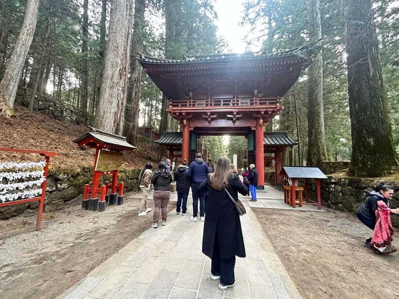 Nikko: Kegon Falls, Lake Chuzenji & Toshogu Temple - Lunch in Nikko: included or not, but plan your cash and timing