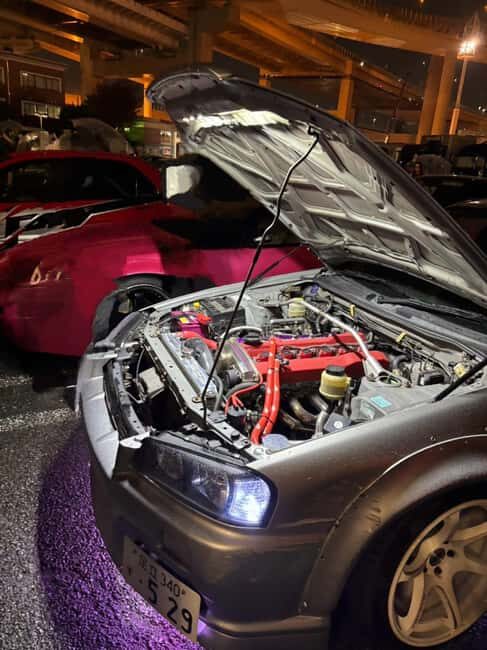 R34Skyline Daikoku PA Fast & Furious Private Experience - Tokyo Tower: quick photo stop with a classic Tokyo vibe