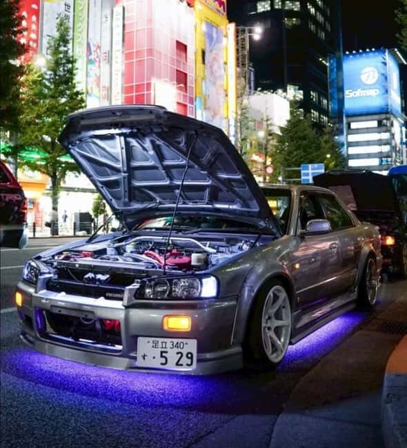 R34Skyline Daikoku PA Fast & Furious Private Experience - Pickup and your driver setup: how the evening starts smoothly