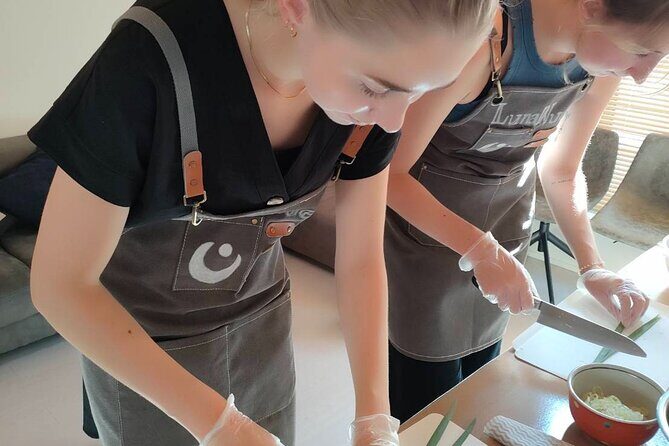 Ramen & Dumpling Cooking in Tokyo with Chef/Vegan possible - Tokyo Ramen and Dumpling Class in Nerima: Ekoda to a Home Kitchen