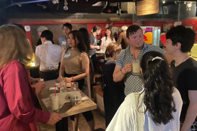 Shinjuku Locals &Traveller Meet&Drink Experience Solo going Party - The games: Uno, Jenga, Trump, and why they work