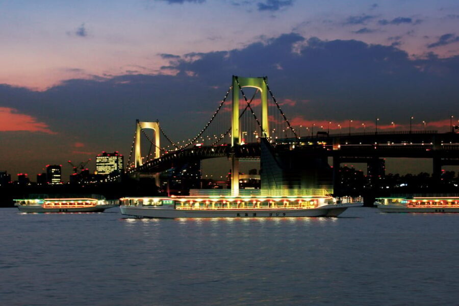 Sumida River: Japanese Traditional Yakatabune Dinner Cruise - The skyline stops: Tokyo Bay, Rainbow Bridge vibes, and Skytree photo time