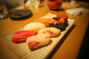 Taisho Sushi Making Class in Tokyo - First Step: Practice Grip Procedures on Models