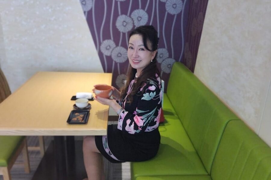 Tea ceremony experience in Japanese-style room 60min - Practical rules: socks, tatami, and the indoor no-shoes reality