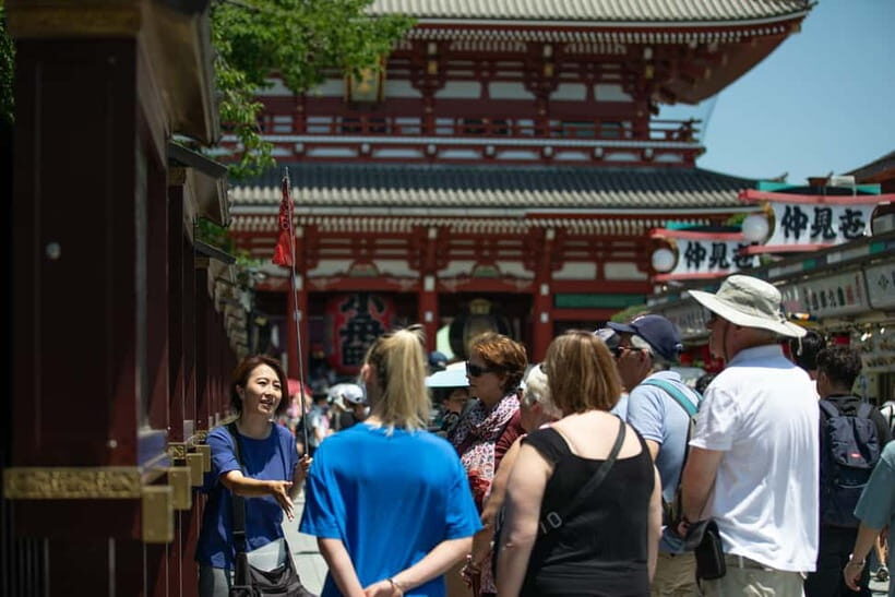 Tokyo: Asakusa Walking Tour with Sensoji Temple Visit - Kaminarimon and the Thunder Gate: the photo moment with context