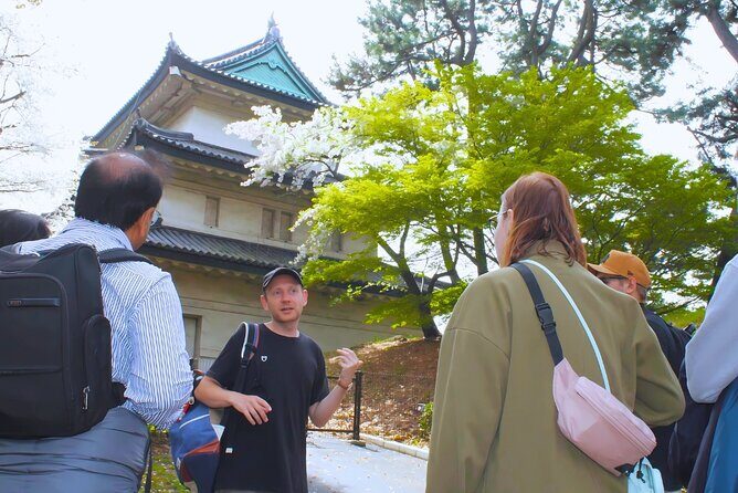 Tokyo Castle, Imperial Palace, Shogun & Garden Walking Tour - Meeting at Starbucks (Wadakuramon Park): Easy Start, Less Stress