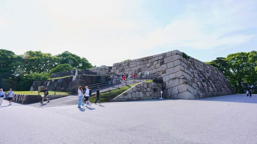Tokyo Castle & Imperial PalaceーShogun Walking Tour - English-only tour: clarity for first-time visitors