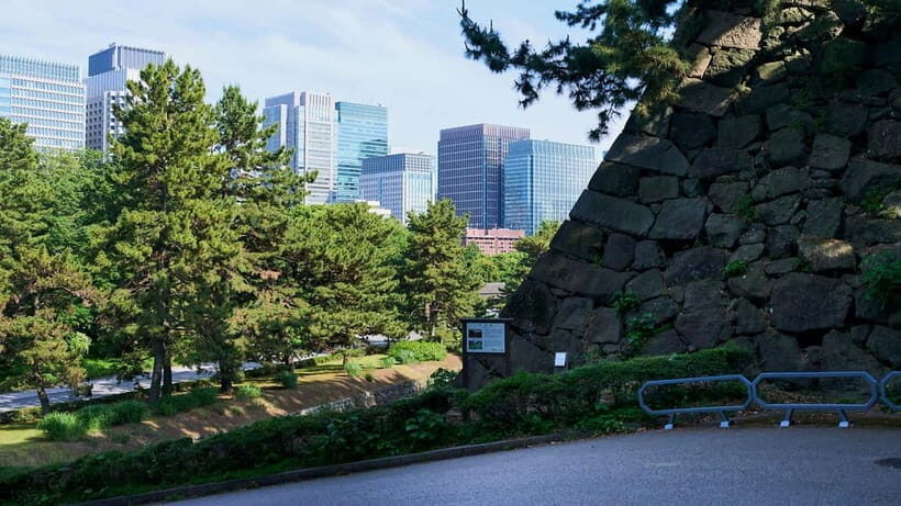 Tokyo Castle & Imperial PalaceーShogun Walking Tour - Edo Castle Ruins: where the past reads like city planning