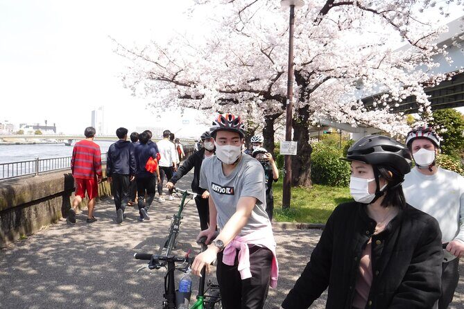 Tokyo downtown bicycle tour Tokyo Backstreets Bike Tour - The guide’s role: what makes it fun instead of just efficient