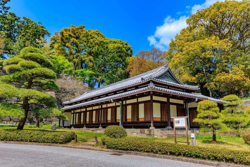 Tokyo: Edo Castle & East Garden of the Imperial Palace Tour - What you do not get: no Inner Palace entry