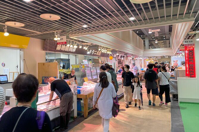 Tokyo Food Tour Taste Fresh Delights at Tsukiji Market - What to expect on the ground: crowd control, standing, and timing
