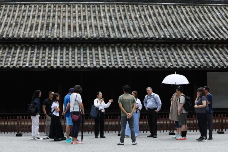 Tokyo: Imperial Palace East Gardens Walking Tour - Old Tokyo vs new Tokyo: shogun stories tied to what you see