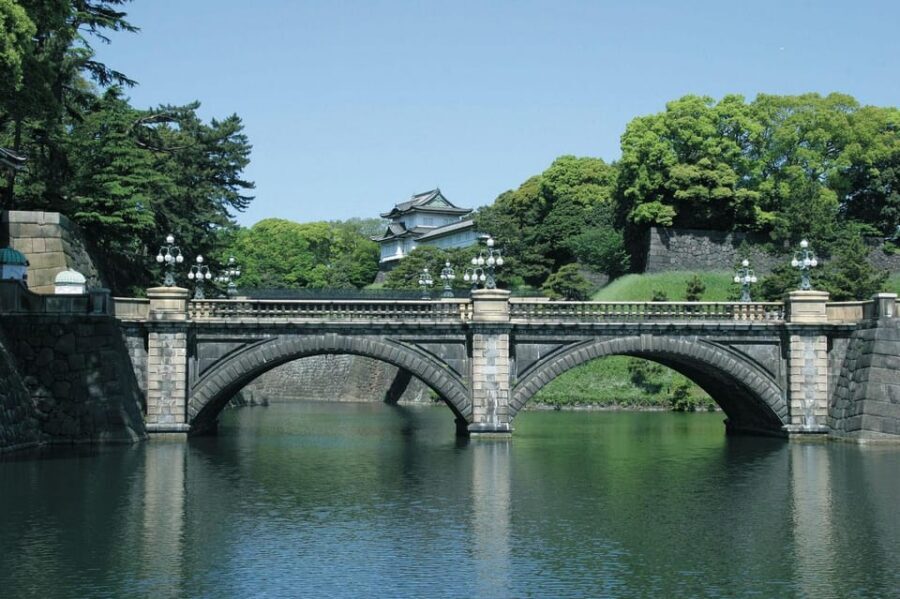 Tokyo: Imperial Palace, Sensō-ji Temple, & Tokyo Tower Tour - Sensō-ji Temple: ceremony, crowds, and a full hour to roam