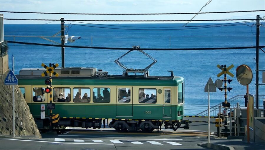 Tokyo: Kamakura & Enoshima Day Tour with Pickup & Train Ride - The Great Buddha of Kamakura: finish strong with a major bronze landmark