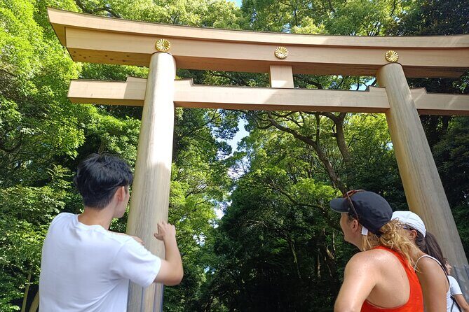 Tokyo: Meiji Shrine and Shinto Culture Walking Tour - Shinto etiquette you can use right away: bowing and purification