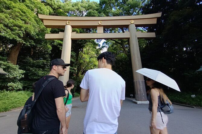 Tokyo: Meiji Shrine and Shinto Culture Walking Tour - Meet the guides: how the group stays friendly and focused