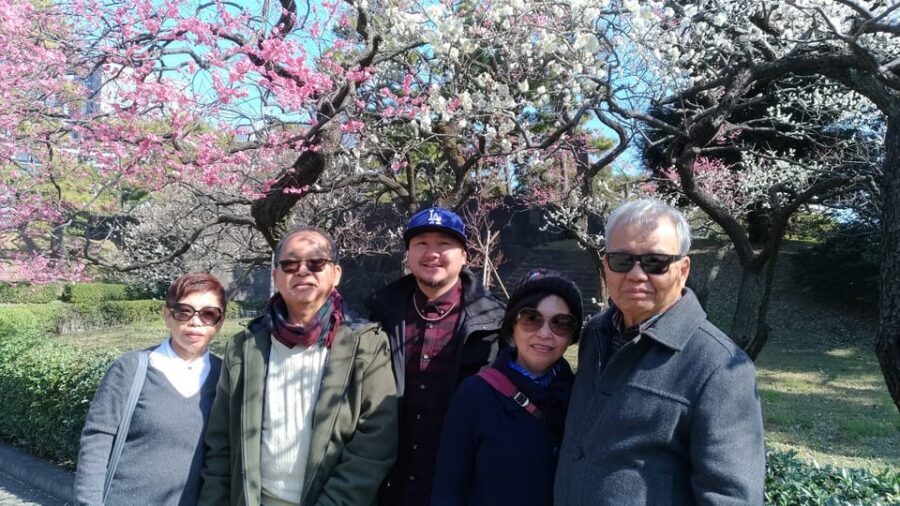 Tokyo: Private City Highlights Tour with Local Guide - Shinjuku Gyoen and Hama Rikyu Gardens: Two Kinds of Green Time