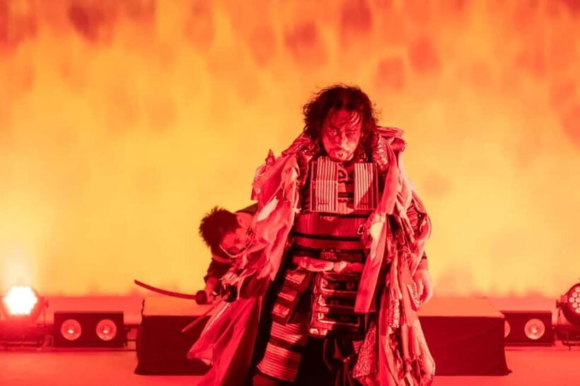 Tokyo: Samurai Entertainment Night Show in Kanda Shrine - Dinner and chicken hot pot: how the meal actually works