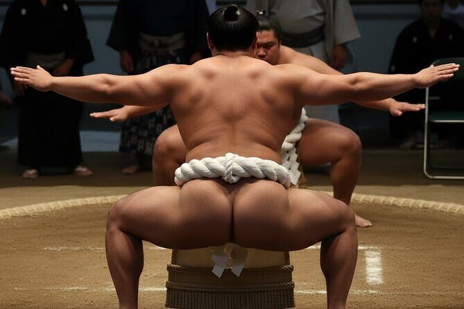 Tokyo Shinjuku Sumo Show & Experience with Photo - Entering the Shinjuku Sumo Club: What the venue sets up