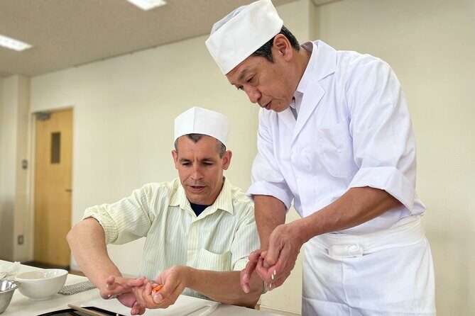 Tokyo Sushi Making Class in Tsukiji with Professional Chef - The fish disassembly show and Japanese knife talk