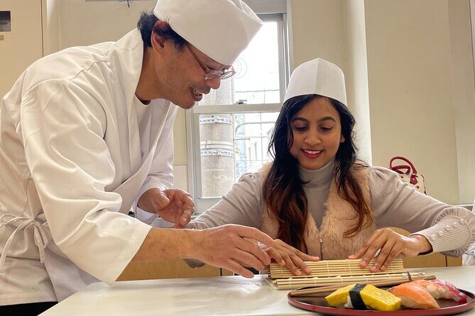 Tokyo Sushi Making Class in Tsukiji with Professional Chef - Rolling sushi (maki): one roll to learn the basics