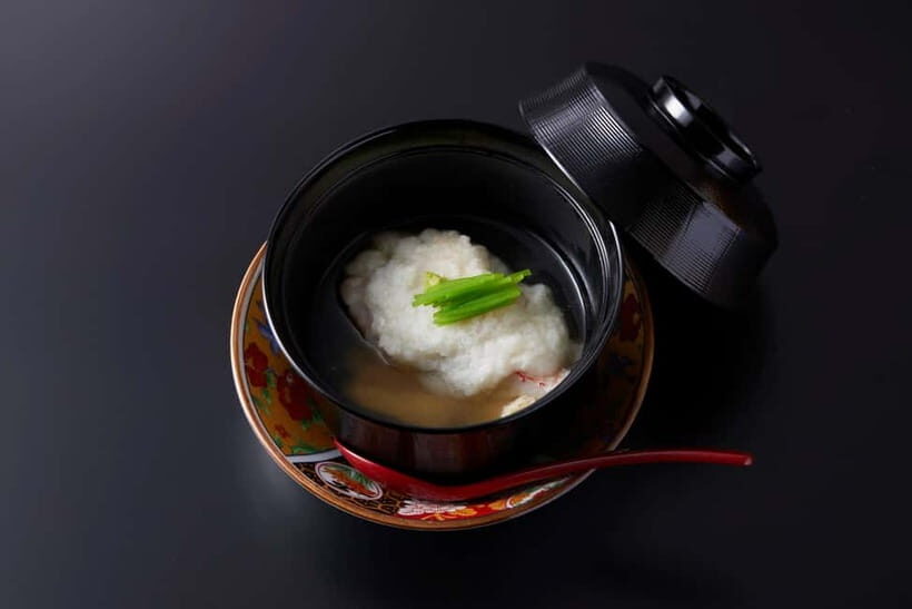 Tokyo: Traditional Geisha Experience Show & Japanese Dinner - Kimono photo time without flash: how to get the shots you want