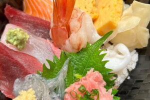Tokyo Tsukiji Fish Market Food Tour: 15 Stops & Walk Local Street - Stop 1: Tsukiji Hongan-ji Temple (free entry, quick start)