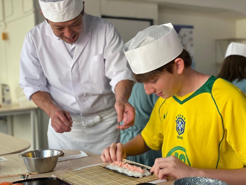 Tokyo: Tsukiji Fish Market Sushi Making Class with Pro Chef - The English Host’s Role: Clear Guidance and a Friendly Flow