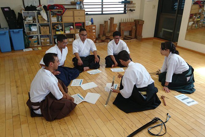 Tokyo:Samurai sword and archery class from a samurai descendant - Blade-line checks and test cutting: seeing what makes a sword a weapon