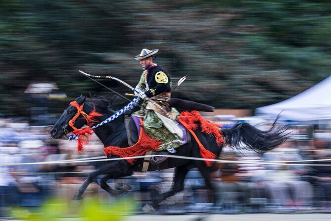 Tokyo:Samurai sword and archery class from a samurai descendant - Archery practice: using a bow the samurai depended on