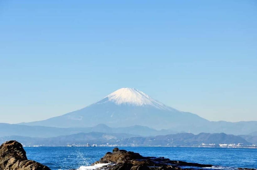 Tokyo:Sea of Mount Fuji, Hakone Ropeway, Ōwakudani, Enoshima - Hakone Ropeway over volcanic steam: a view from the middle of the story