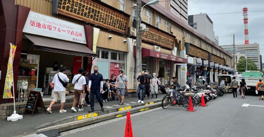 Tsukiji: Outer Market Walking Tour & Sake Tasting Experience - Hongwanji Temple: the fast lesson in Tsukiji manners