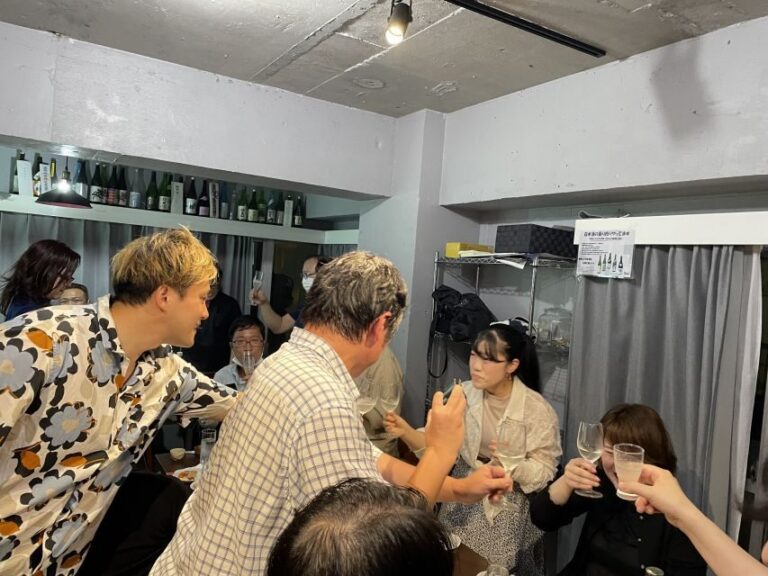 Tsukiji: Outer Market Walking Tour & Sake Tasting Experience - Tsukiji Outer Market walking route: snack smarter with a local