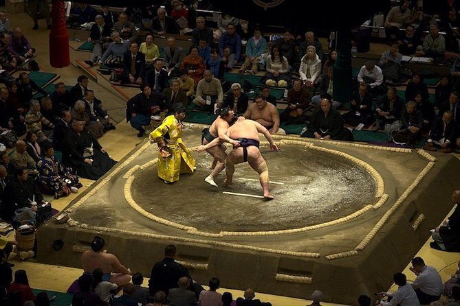Ultimate Sumo Tournament: Tokyo, Osaka, Nagoya, Fukuoka - The guide-led part that makes the bouts click: headsets and banzuke-hyo