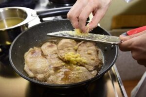 Unique Private Cooking Class with a Tokyo Local Emi - What Happens During the 3 Hours: Tea, Cooking, and Sake