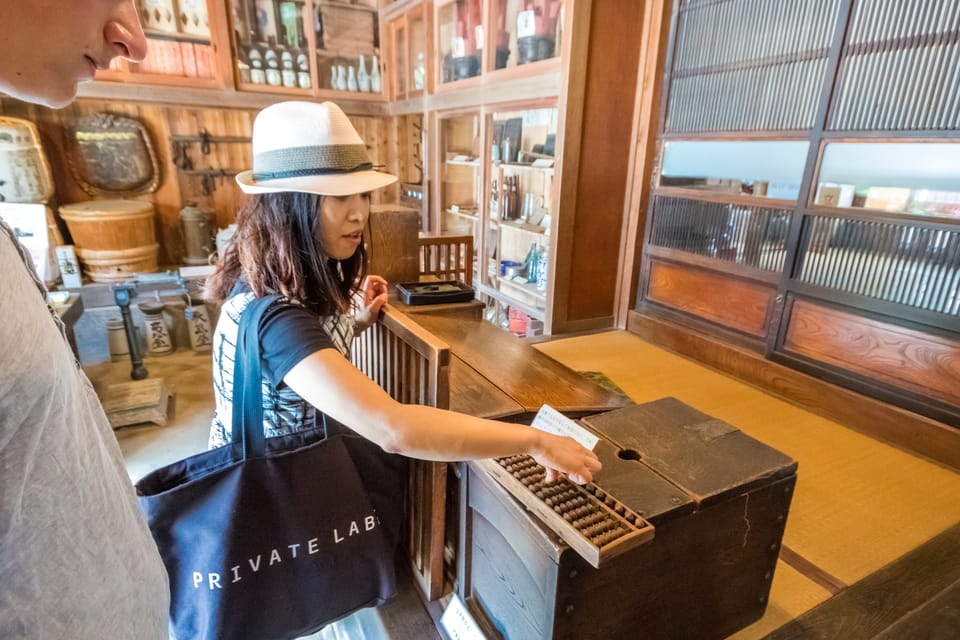 Old and Nostalgic Tokyo: Half-Day Yanaka Walking Tour - What to bring (and what to avoid) for a smooth day